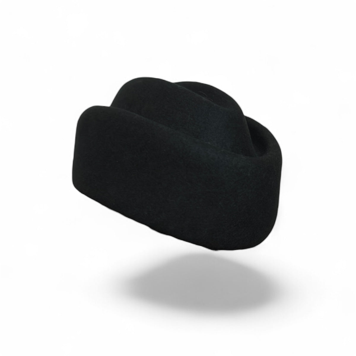 Черна малка шапка