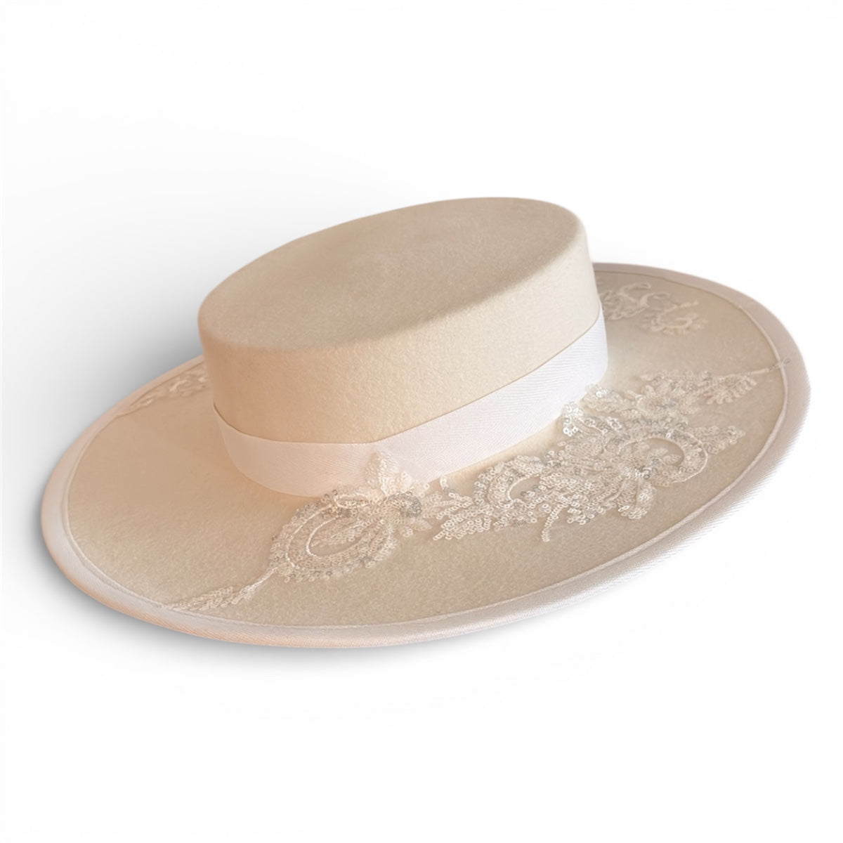 Бяла шапка "Bollero"