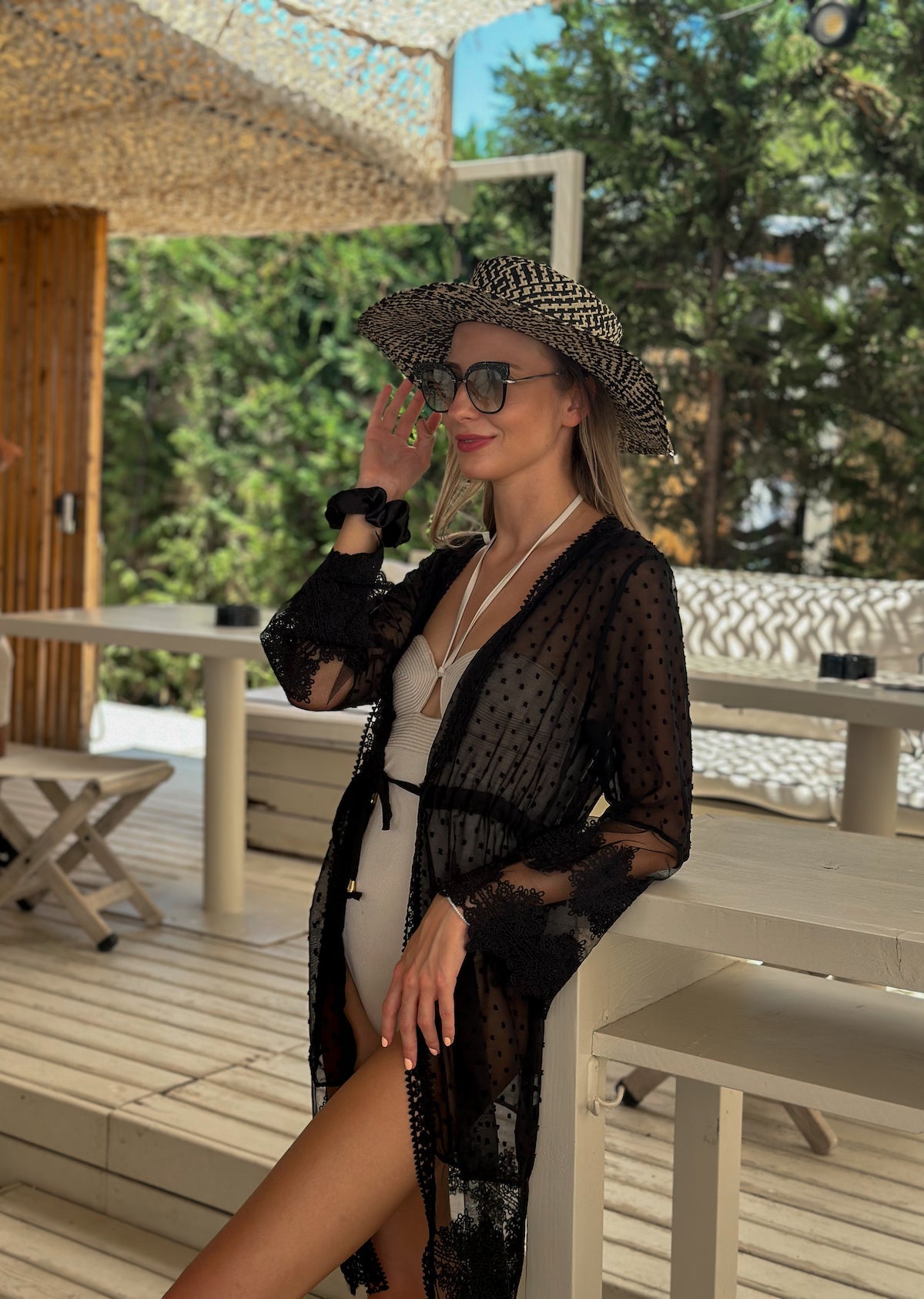 Кокетна шапка с широка периферия SUNNY LENY