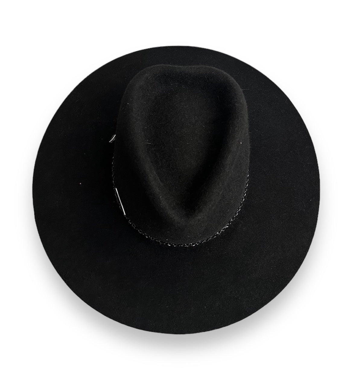 Черна шапка HEARTH OF FEDORA