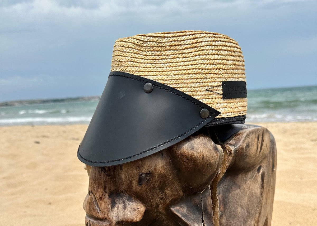 Шапка с кожена козирка THE VISOR