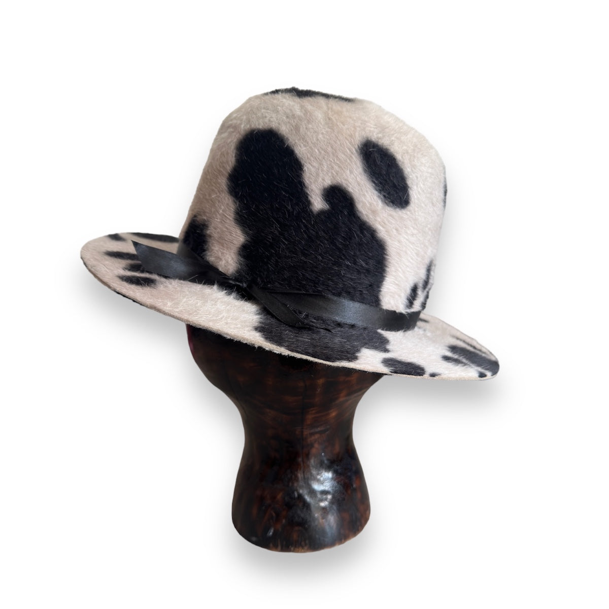 Необикновена шапка COW PRINT