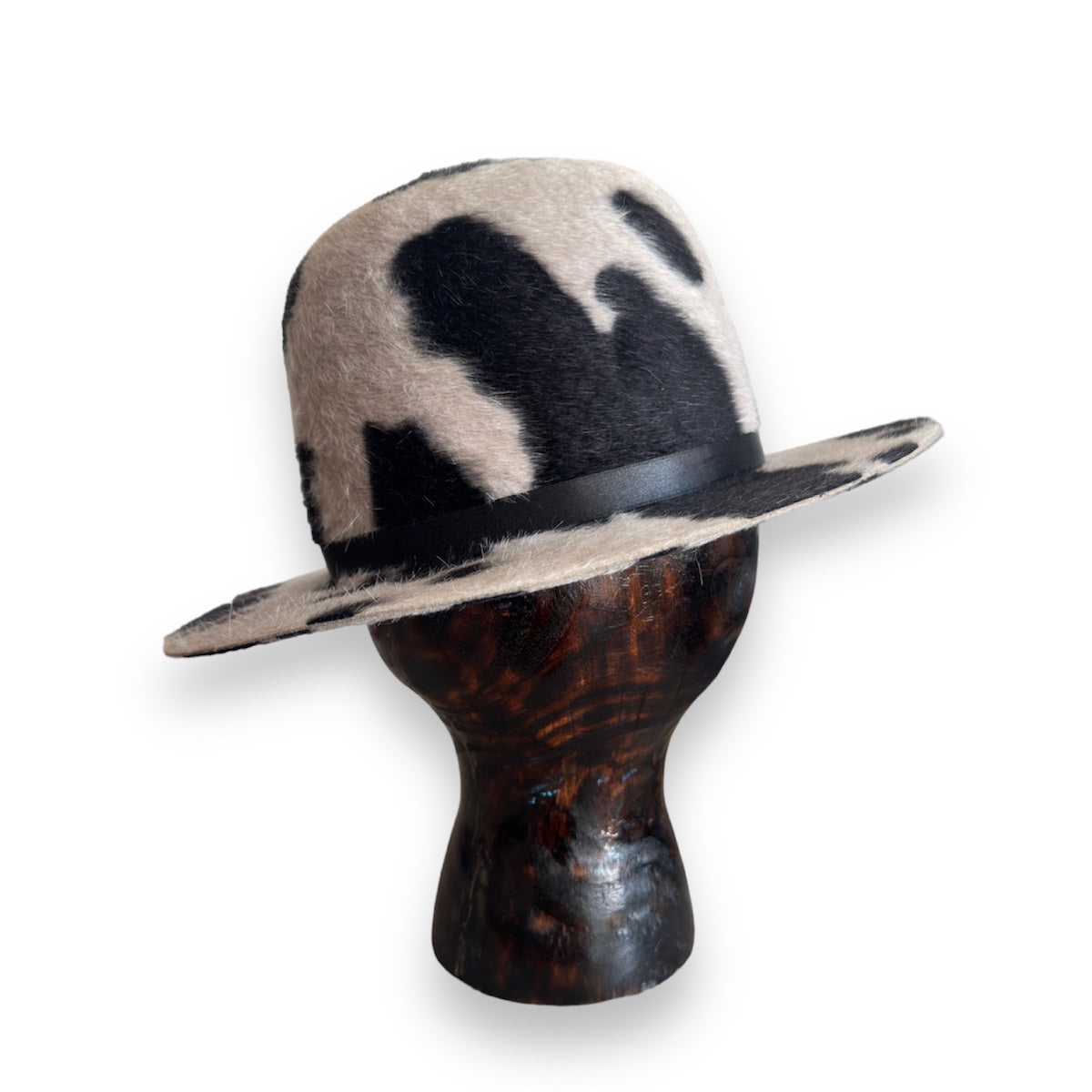 Необикновена шапка COW PRINT
