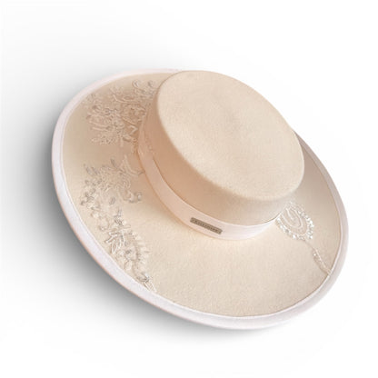 Бяла шапка "Bollero"