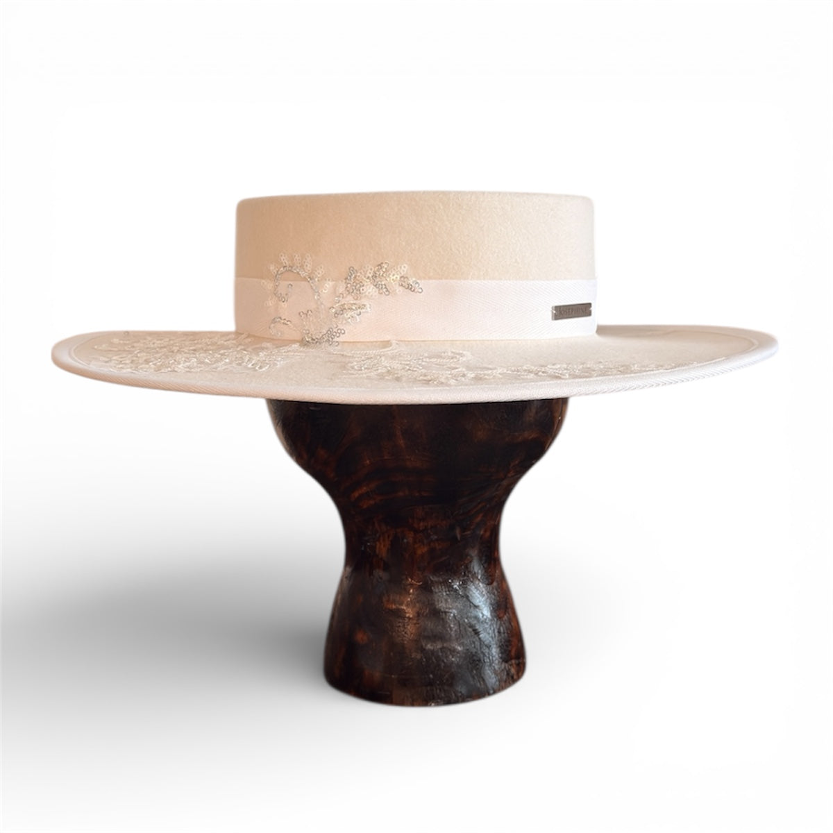 Бяла шапка "Bollero"