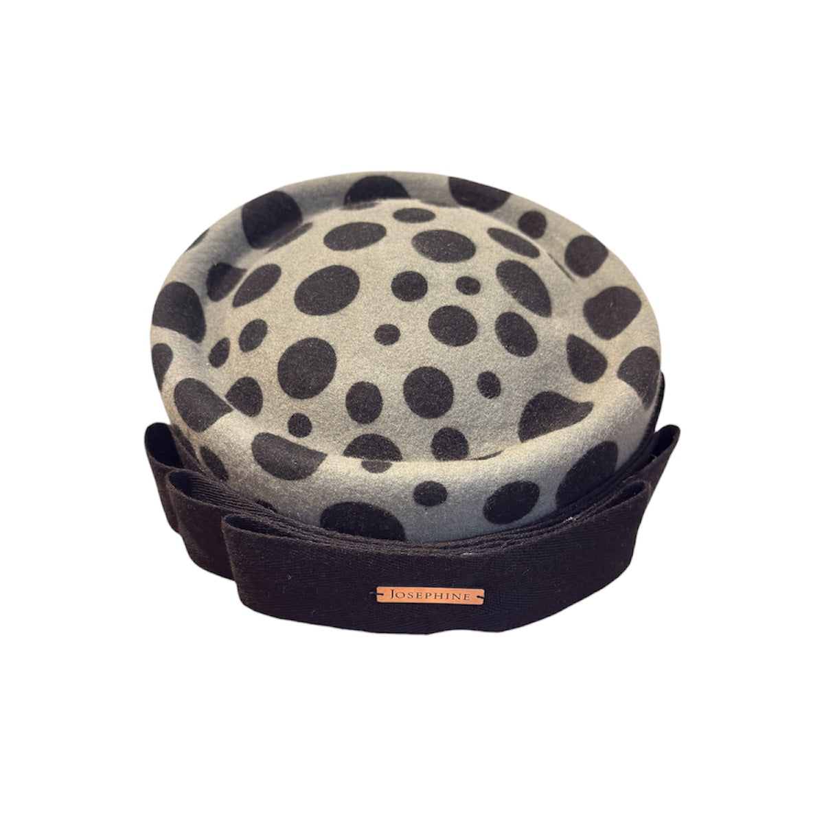 Малка елегантна шапка