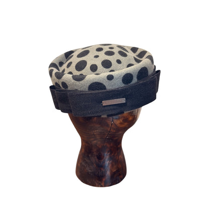 Малка елегантна шапка