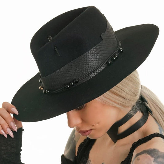 Класическа черна шапка BLACK SHADOW