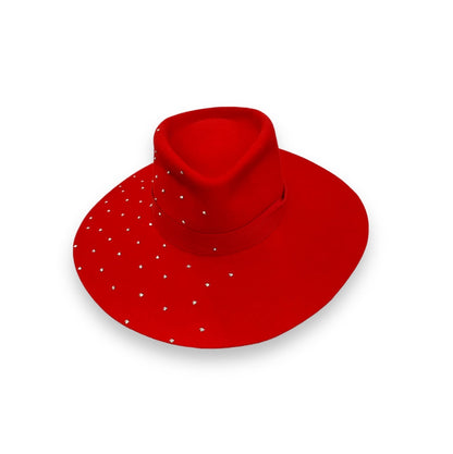 Класическа шапка в червено  CALLA