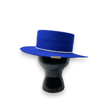 Елегантна шапка МELANI в кралско синьо