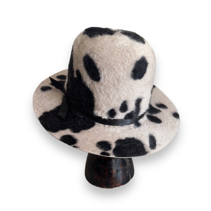 Необикновената шапка COW PRINT