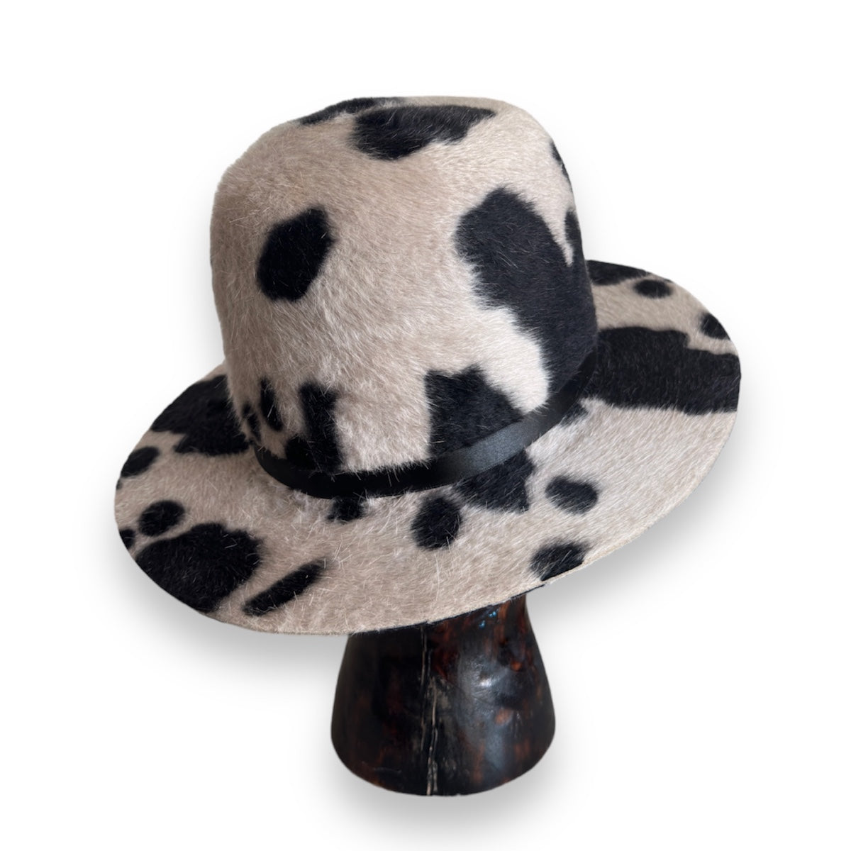 The extraordinary COW PRINT hat