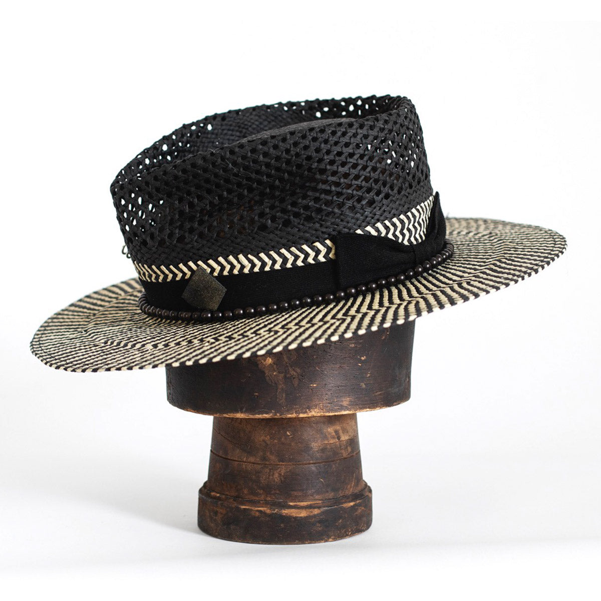 Лятна шапка SALVADOR IN BLACK